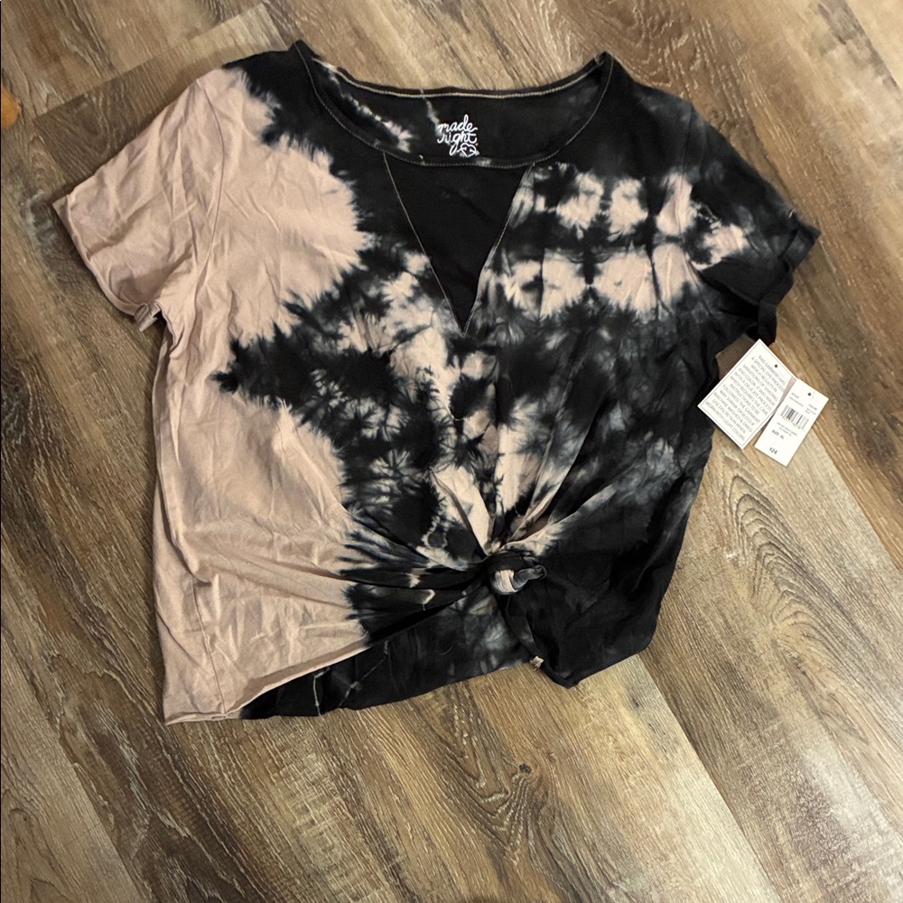 Gray black background tye die with tie front juniors XL